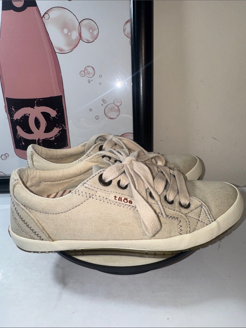 Taos “Star” Footwear Natural Canvas Low-Top Lace-Up Sneakers - Women’s Size 5